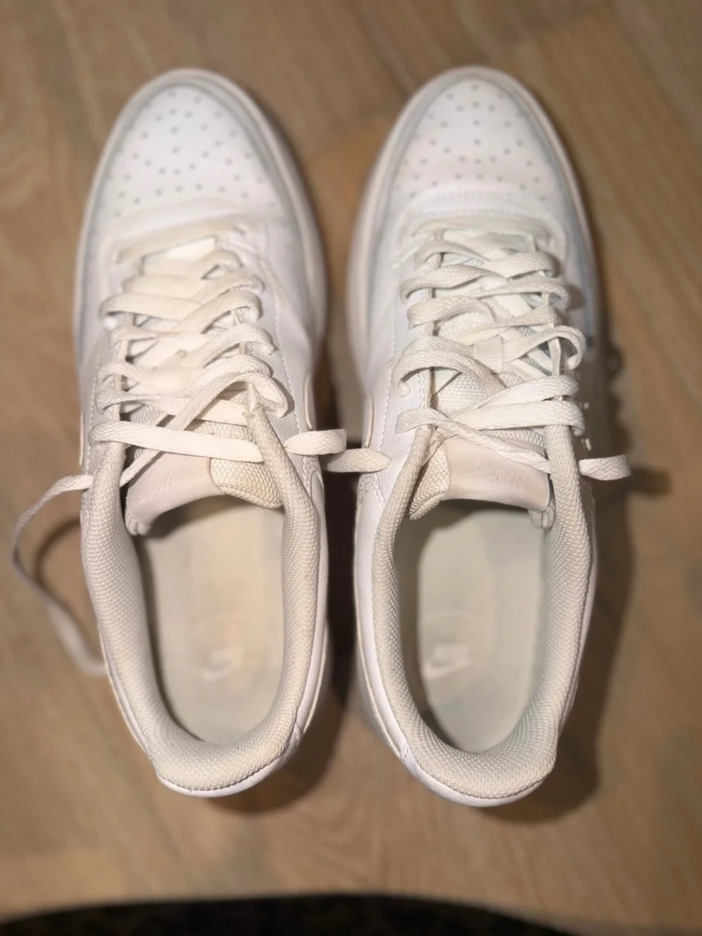 Nike sleek low